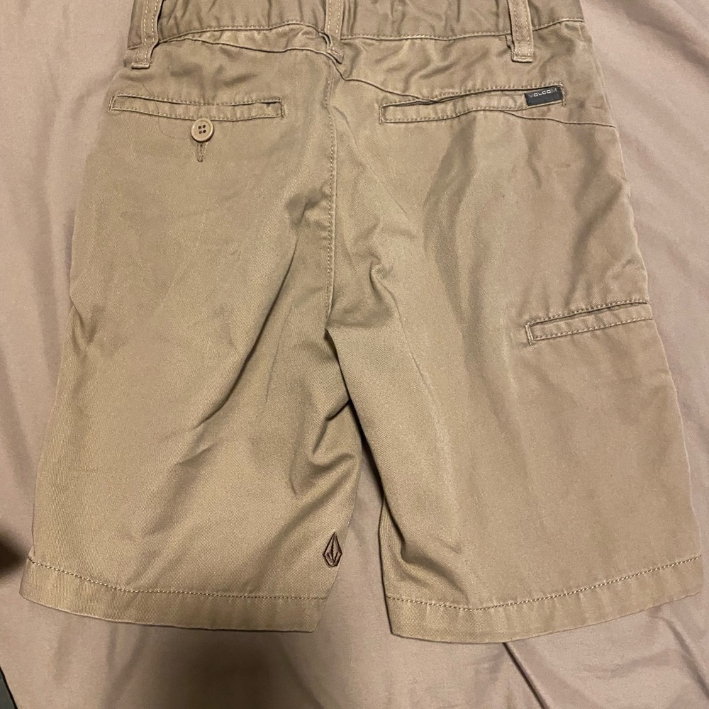 Volcom khaki shorts! Awesome back to school!